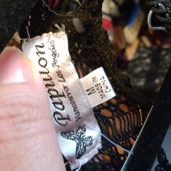 Papillon women's black embroidery top sz Medium - Picture 9 of 17